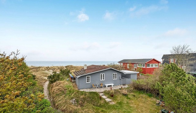 Cozy home in Grenaa with house sea view