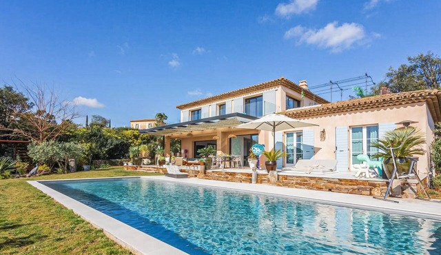 Cozy home in Grimaud with private swimming pool, can be inside or outside
