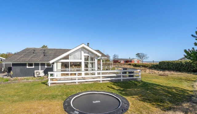 Cozy home in Hadsund with sauna
