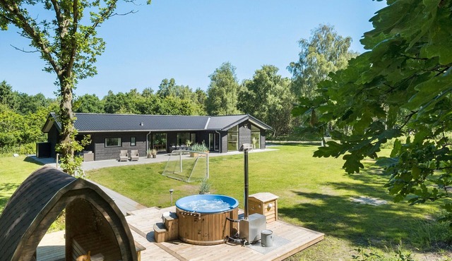 Cozy home in Hadsund with sauna