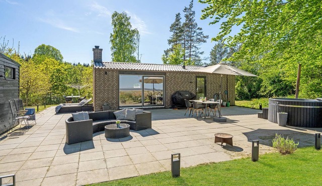 Cozy home in Hadsund with WiFi
