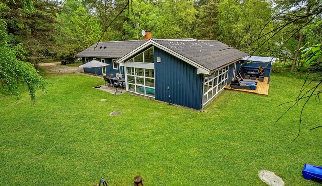 Cozy home in Hadsund with sauna