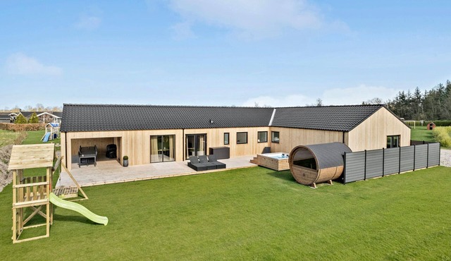 Cozy home in Hadsund with sauna