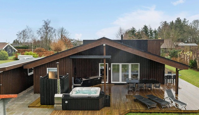 Cozy home in Hadsund with WiFi
