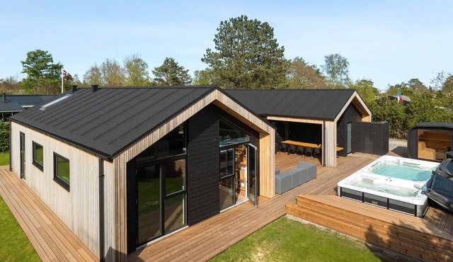 Cozy home in Hadsund with sauna