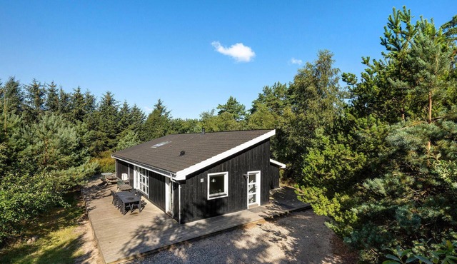 Cozy home in Hals with sauna