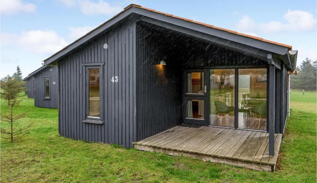 Cozy Home In Hanstholm With Kitchen