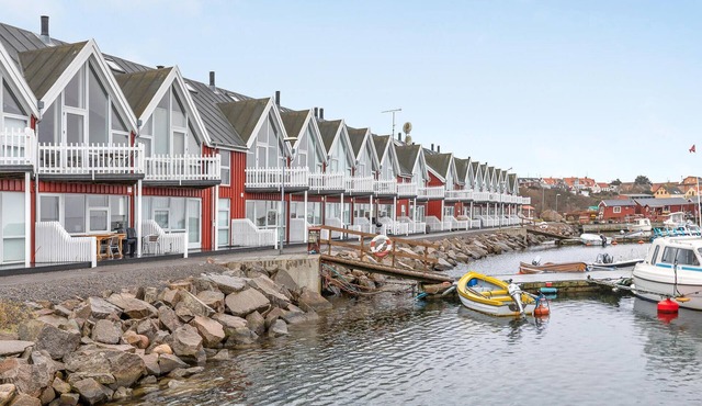 Cozy home in Hasle with house sea view