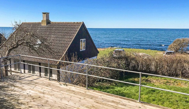 Cozy home in Hasle with house sea view