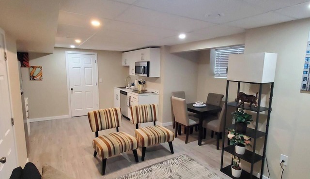 Cozy Home in Heart of Bridgwater, Winnipeg - Home away from home!