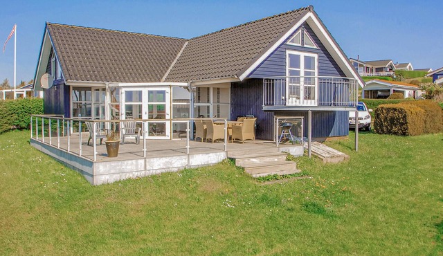 Cozy home in Hejls with house sea view