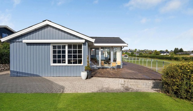 Cozy home in Hejls with house sea view