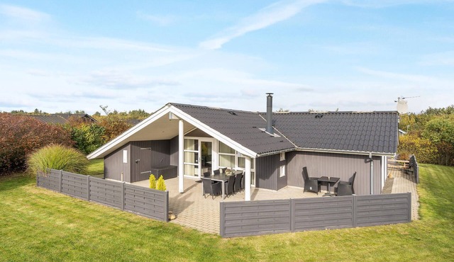 Cozy home in Hemmet with WiFi