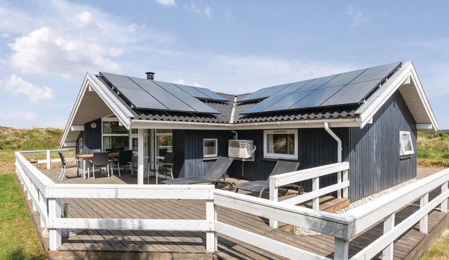 Cozy home in Henne with sauna