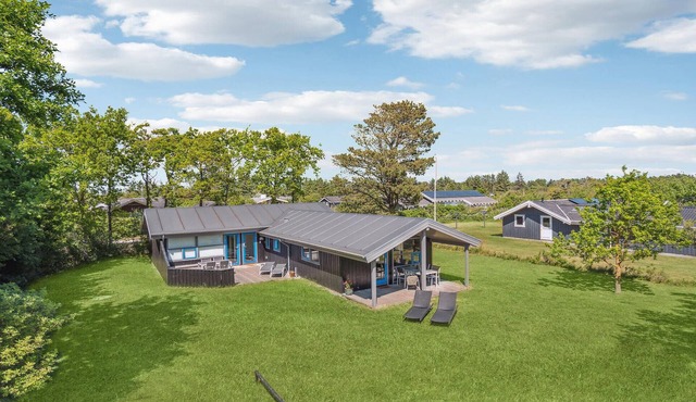 Cozy home in Hjørring with sauna