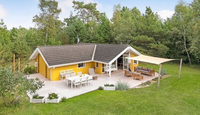 Cozy home in Højby with kitchen