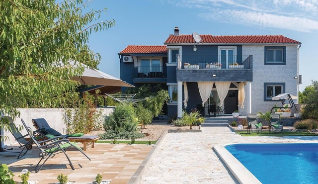 Cozy home in Skradin-Dubravice