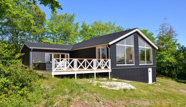 Cozy home in Hundested with WiFi