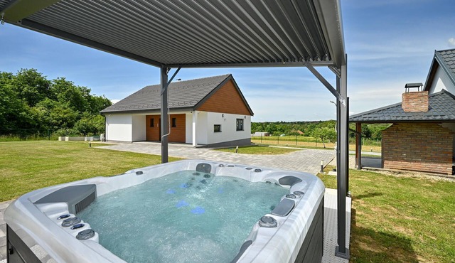 Cozy home in Husinec with sauna