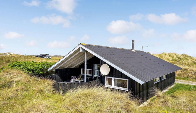 Cozy home in Hvide Sande with sauna