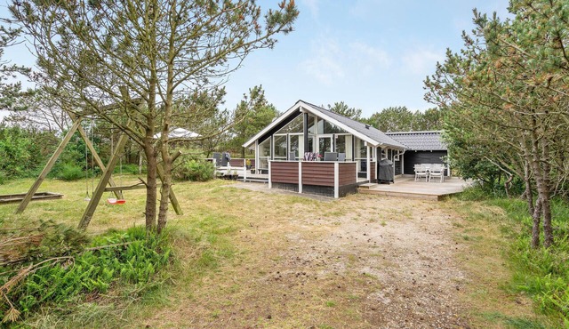 Cozy home in Hvide Sande with sauna