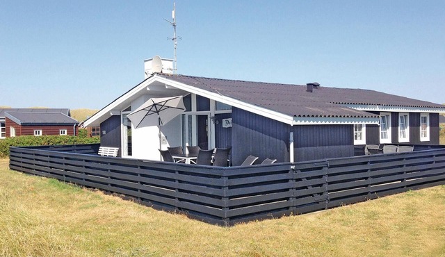 Cozy home in Hvide Sande with WiFi