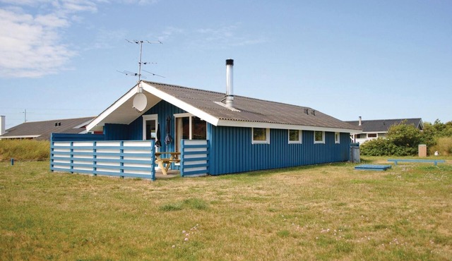 Cozy home in Hvide Sande with WiFi