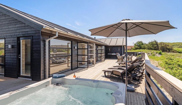 Cozy home in Hvide Sande with sauna