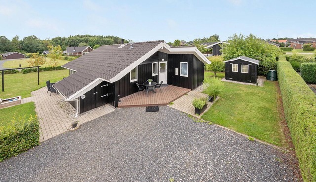 Cozy home in Juelsminde with WiFi