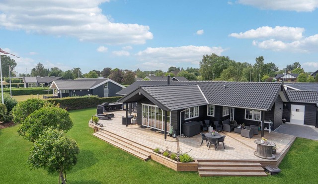 Cozy home in Juelsminde with WiFi
