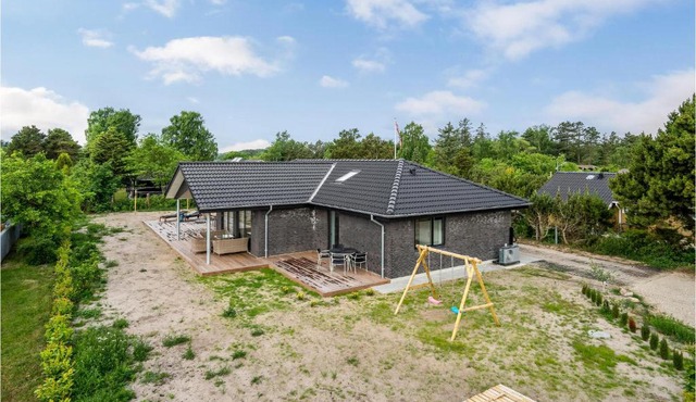 Cozy Home In Juelsminde With Wifi