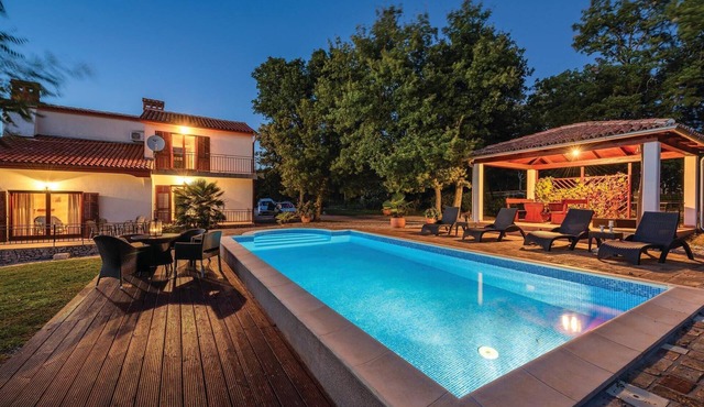Cozy home in Kapelica with WiFi