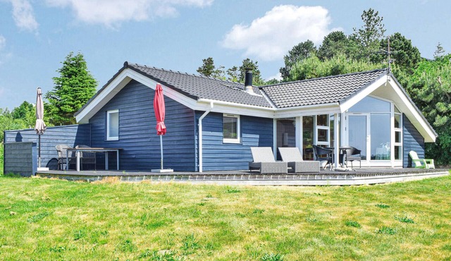 Cozy home in Knebel with sauna