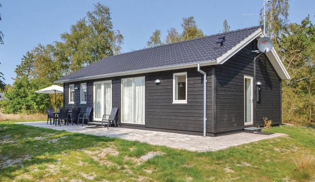 Cozy home in Knebel with WiFi