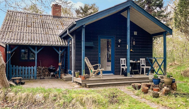 Cozy home in Knebel with WiFi
