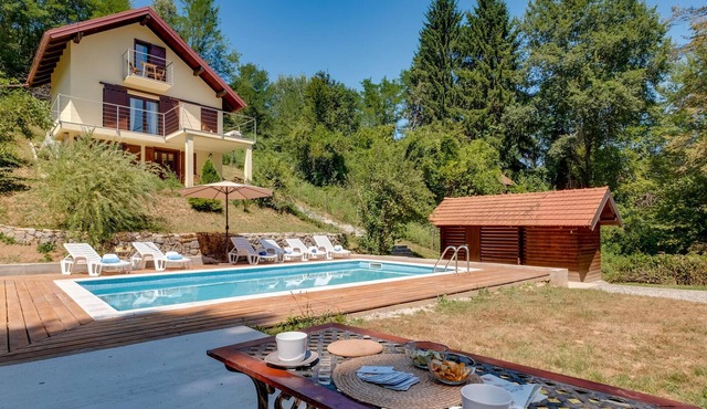 Cozy home in Koranski Brijeg with sauna
