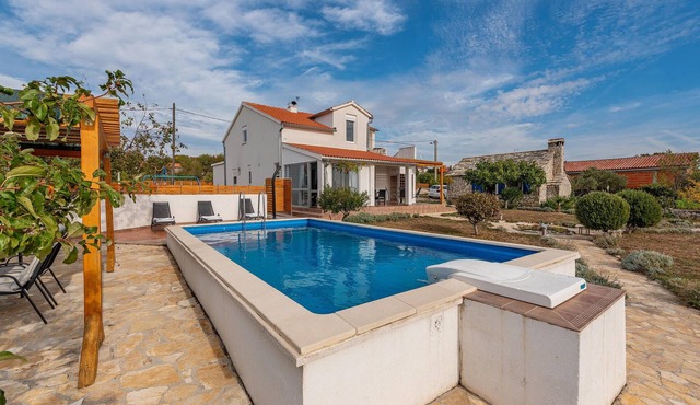 Cozy home in Krkovic with sauna
