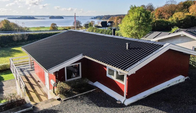 Cozy home in Kruså with house sea view