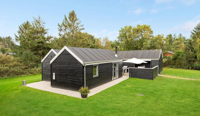 Cozy home in Løgstør with kitchen