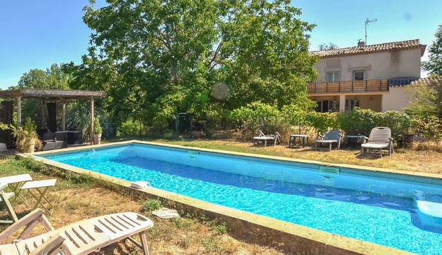 Cozy home in La Tour-d'Aigues with swimming pool