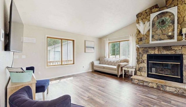 Cozy Home in Lake Arrowhead w/shared amenities such as pools, tennis, & golf