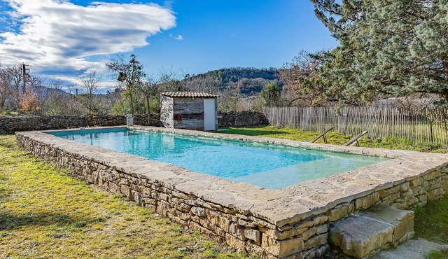 Cozy home in LE ROUET with WiFi