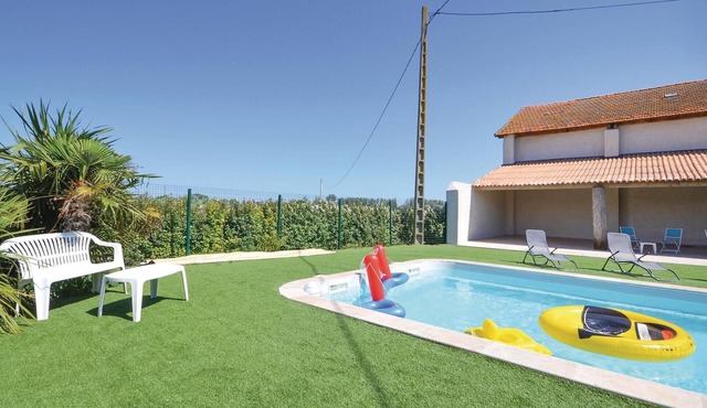 Cozy home in Le Sambuc with WiFi