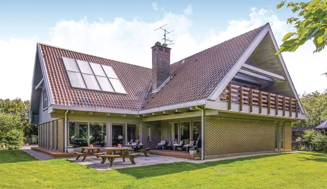 Cozy home in Lemvig with WiFi