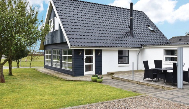 Cozy home in Lemvig with WiFi