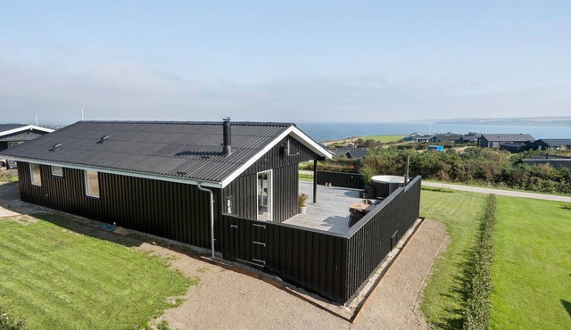 Cozy home in Lemvig with WiFi