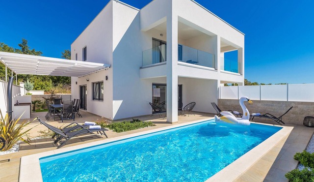 Cozy home in Linardici