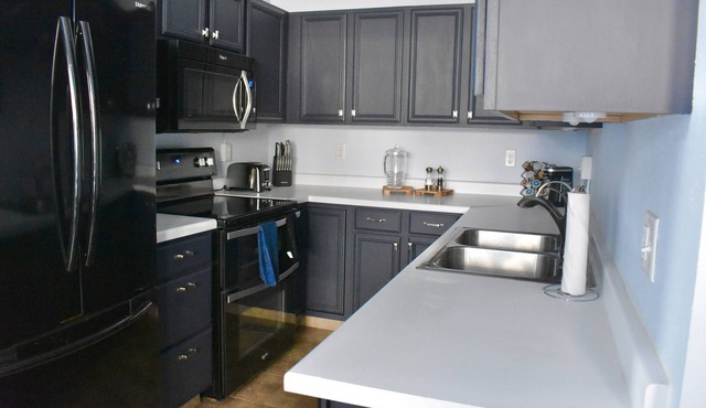 Cozy home in Little Bohemia; 5 min from Zoo and Downtown w/Free Parking