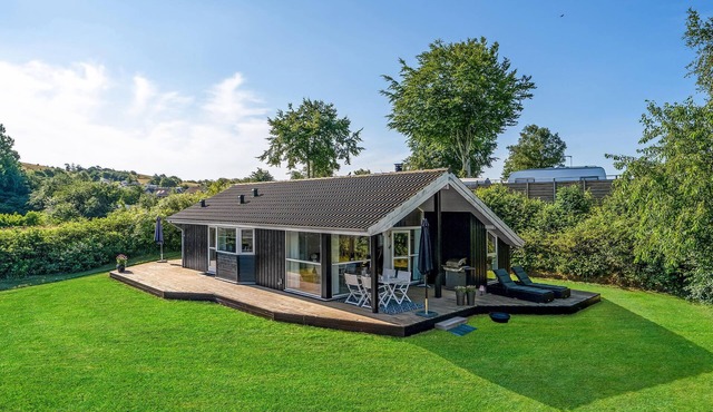 Cozy home in Løgstrup with kitchen