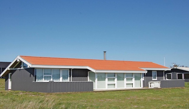 Cozy home in Løkken with kitchen